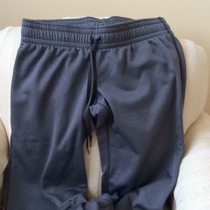 Under Armour Storm sweats size M great condition